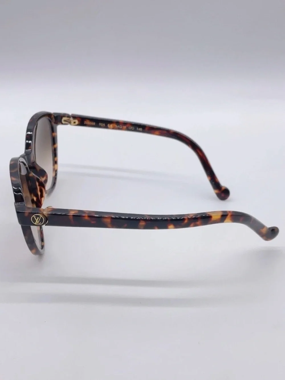 Auth Louis Vuitton tortoiseshell Z0806E 54•19 Ava Sunglasses